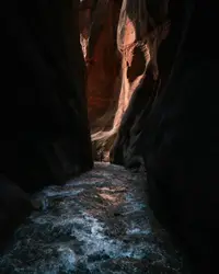 One of the hidden canyon we foudn on the road. Closed i